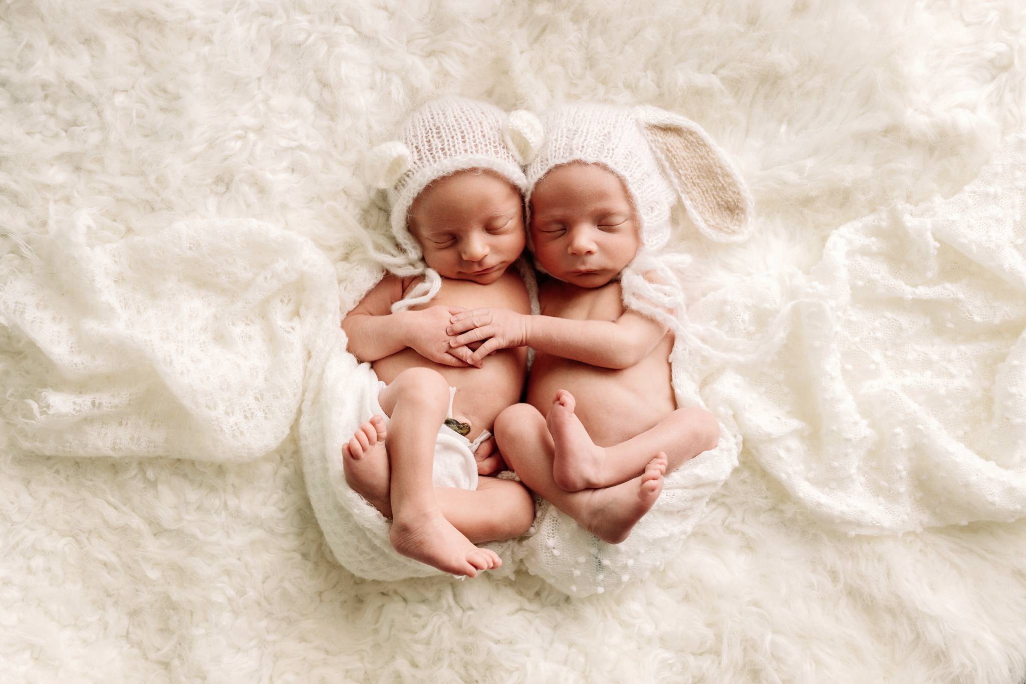 Newborn twins | Photography by Mandy Caldwell