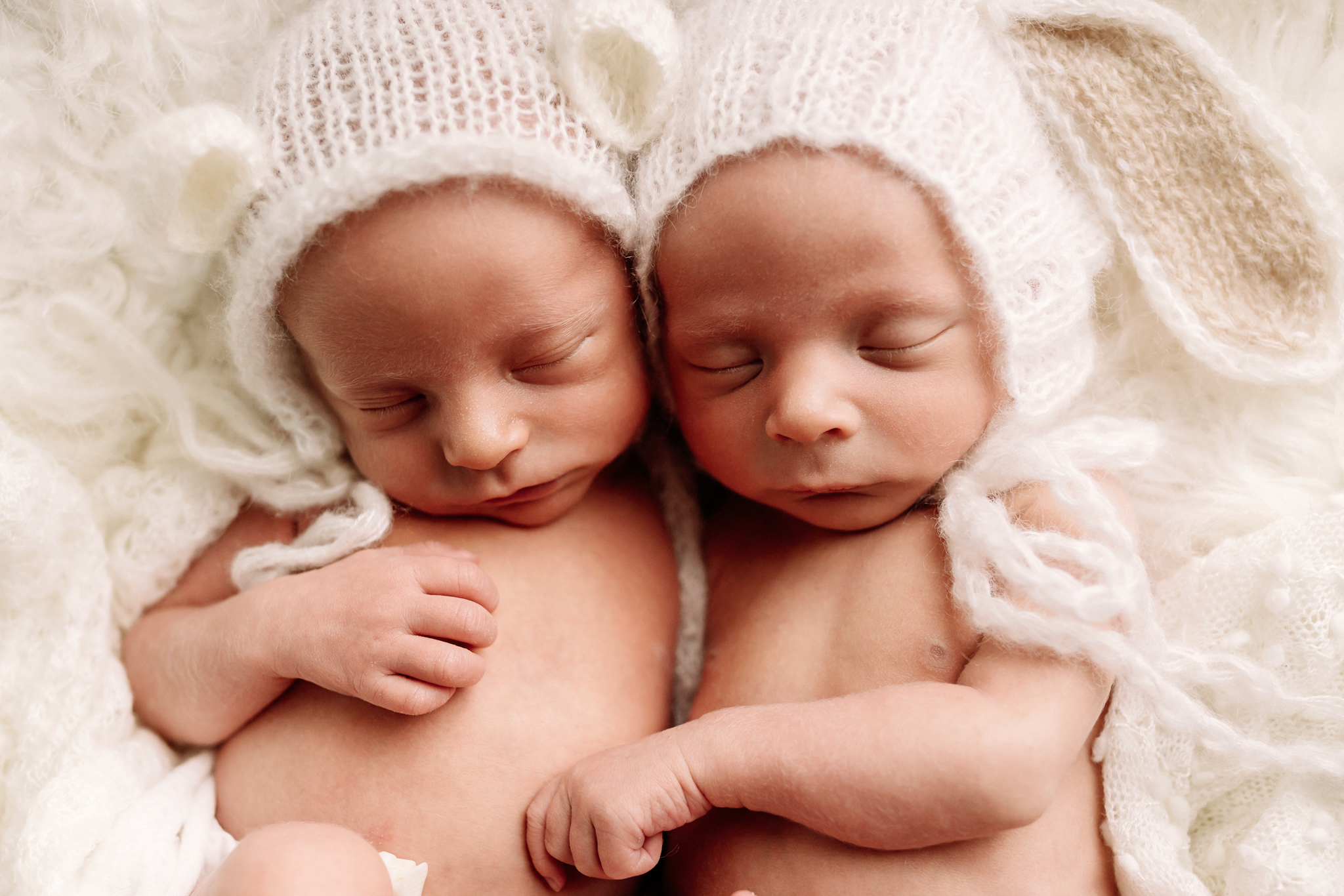Newborn twins | Photography by Mandy Caldwell